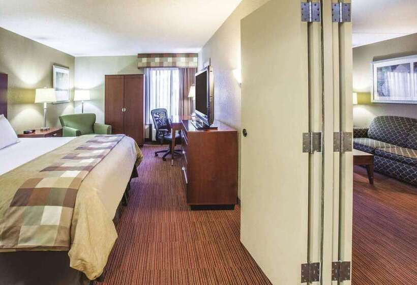هتل Majestica Inn And Suites