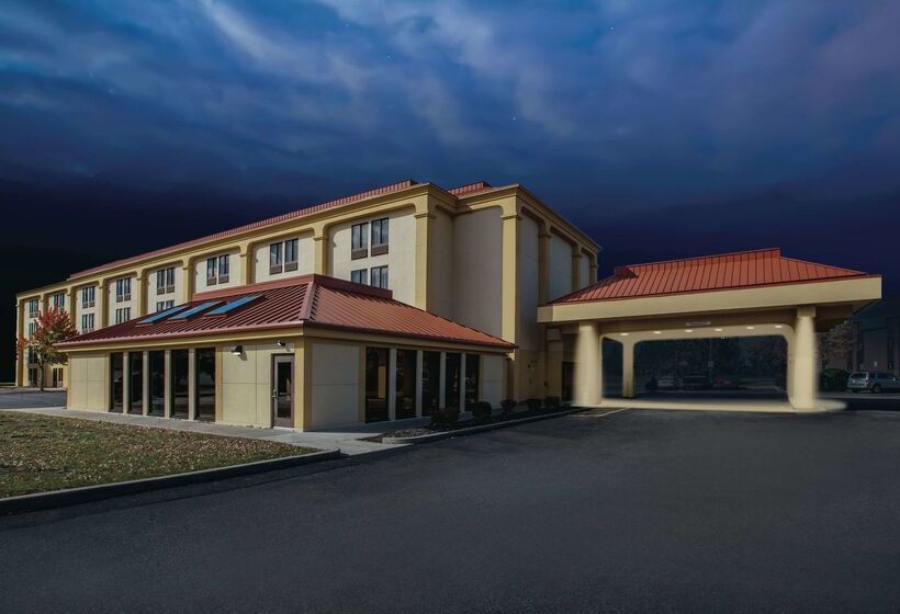 هتل Majestica Inn And Suites