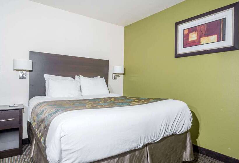 هتل Baymont By Wyndham Eau Claire Wi