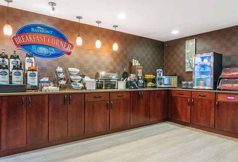 هتل Baymont By Wyndham Eau Claire Wi
