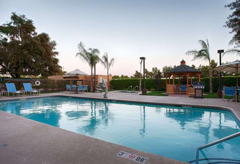 هتل Best Western Plus Fresno Airport