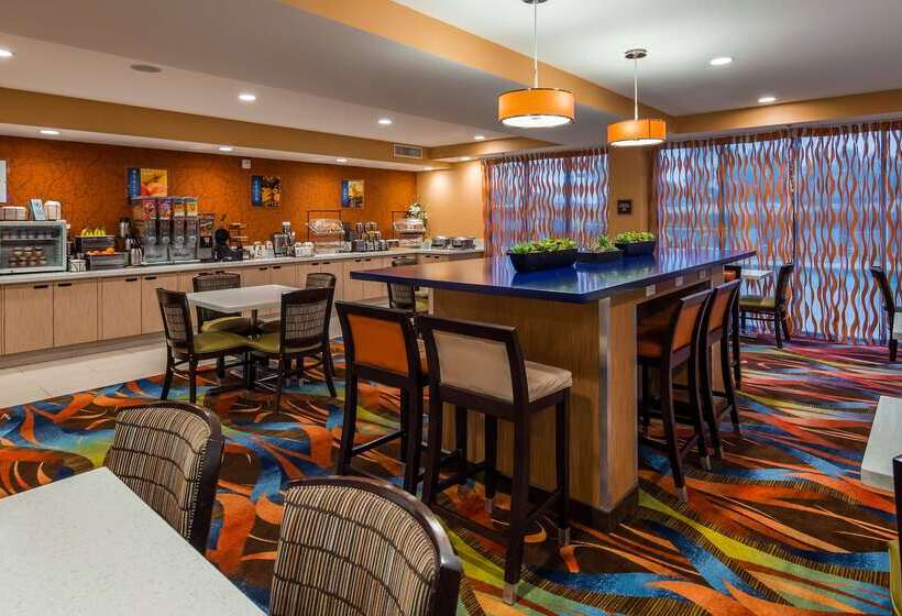 هتل Best Western Plus Fresno Airport