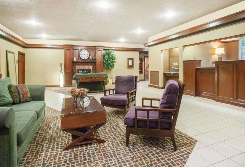 فندق Clarion Inn  Airport University