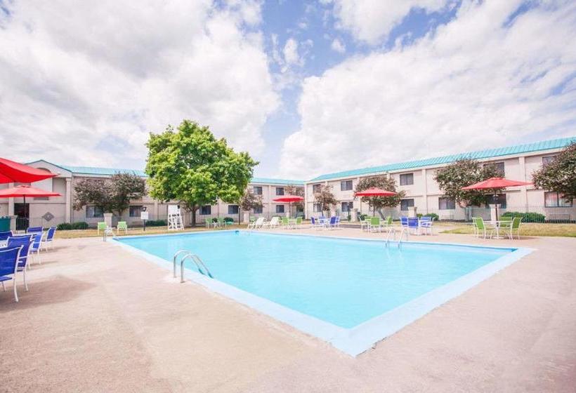 فندق Clarion Inn  Airport University