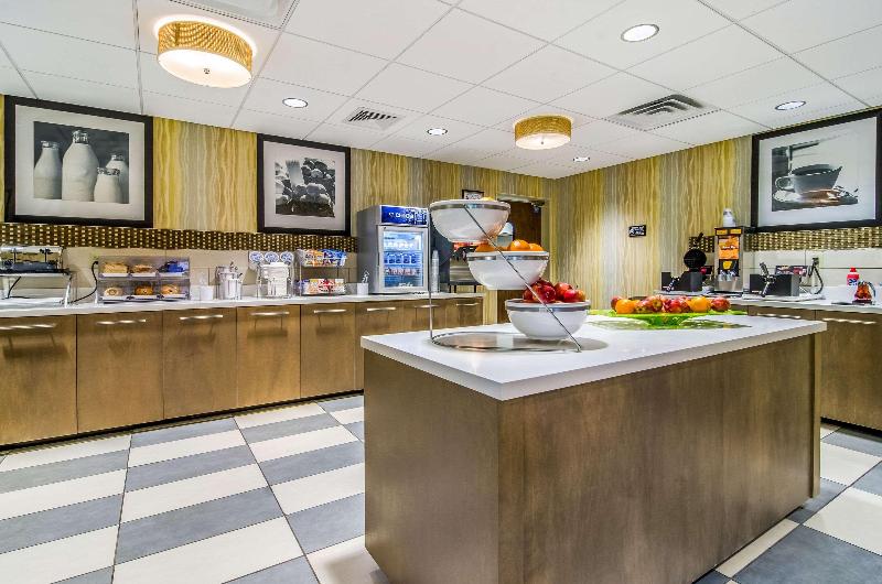 בית מלון כפרי Comfort Inn Raleigh Midtown