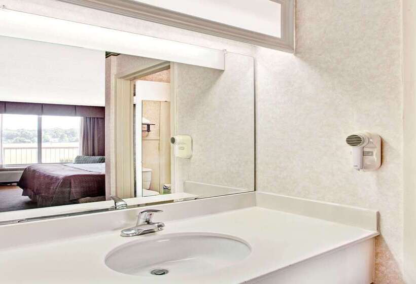 호텔 Days Inn By Wyndham Forrest City