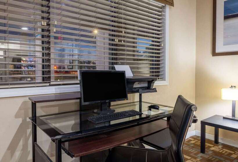 هتل Days Inn By Wyndham Roswell