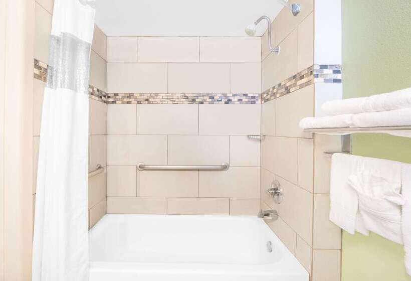 هتل Days Inn By Wyndham Roswell