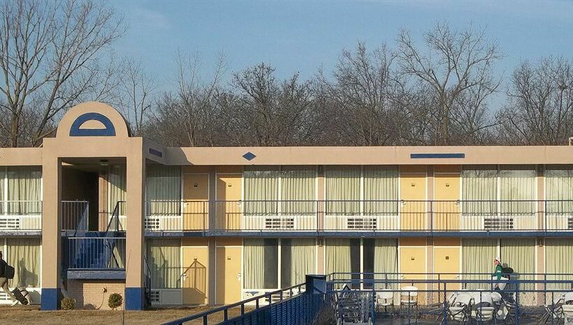 Отель Macomb Inn