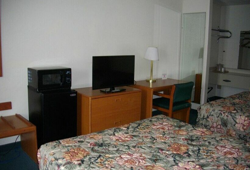 Отель Macomb Inn