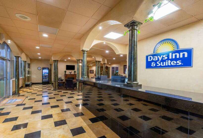 هتل Days Inn & Suites By Wyndham Clovis
