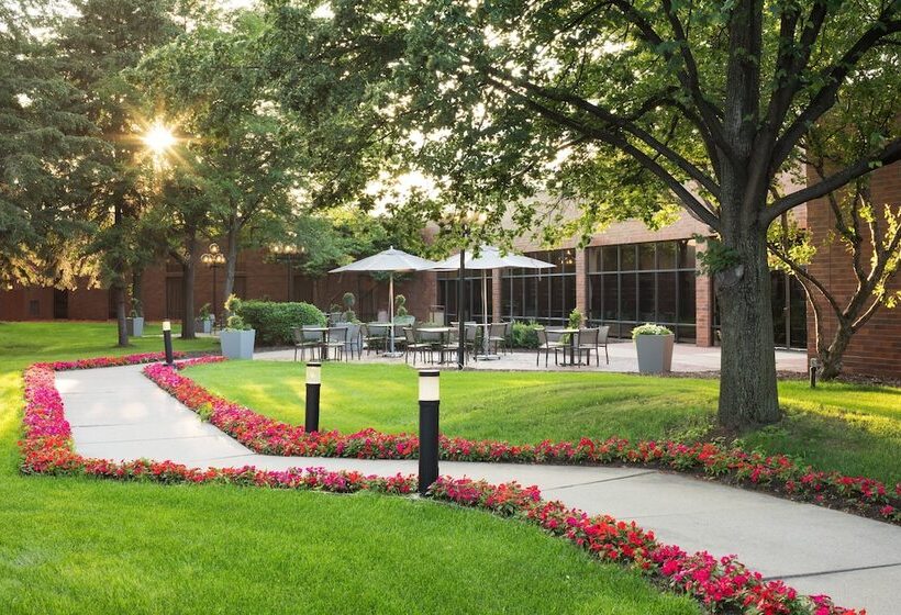 Delta Hotels By Marriott Minneapolis Northeast