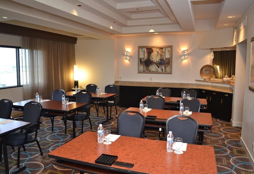 هتل Doubletree By Hilton Houston Hobby Airport
