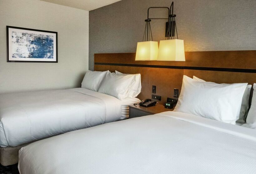 هتل Doubletree By Hilton Jamestown