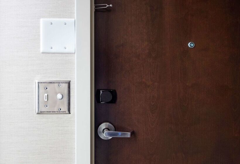 فندق Doubletree By Hilton Jamestown