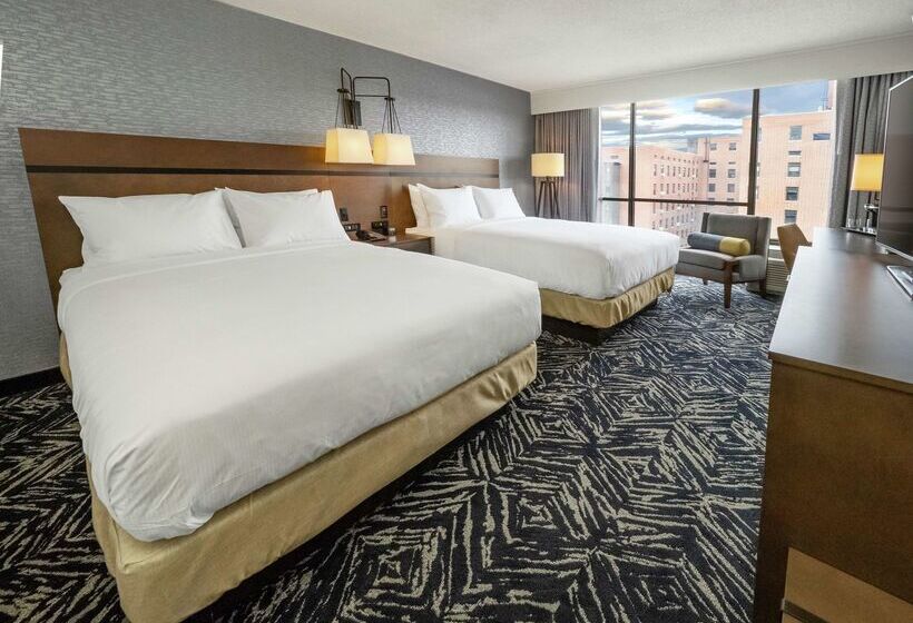 هتل Doubletree By Hilton Jamestown