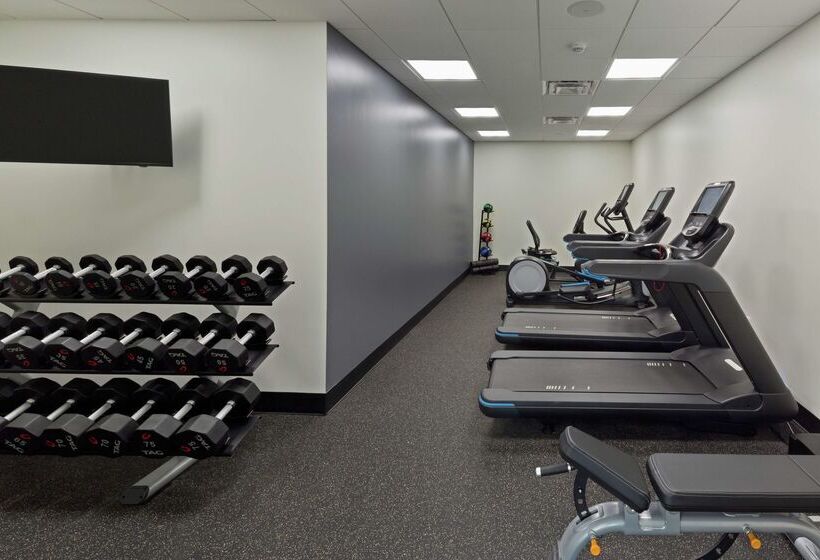 هتل Doubletree By Hilton Jamestown