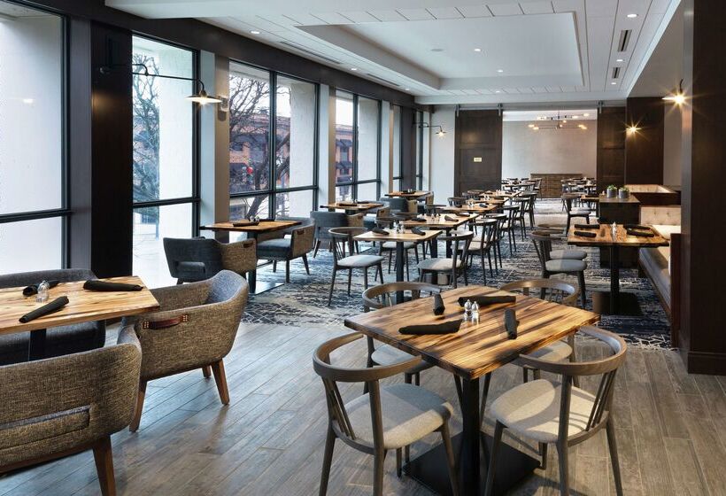 فندق Doubletree By Hilton Jamestown