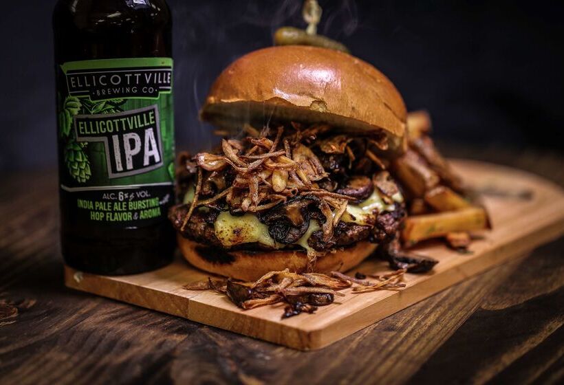 هتل Doubletree By Hilton Jamestown