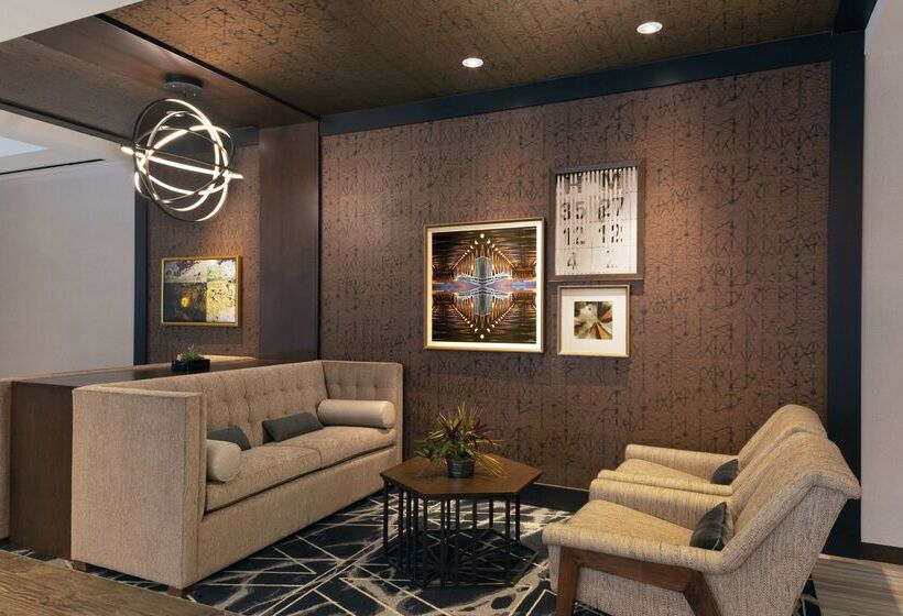 فندق Doubletree By Hilton Jamestown