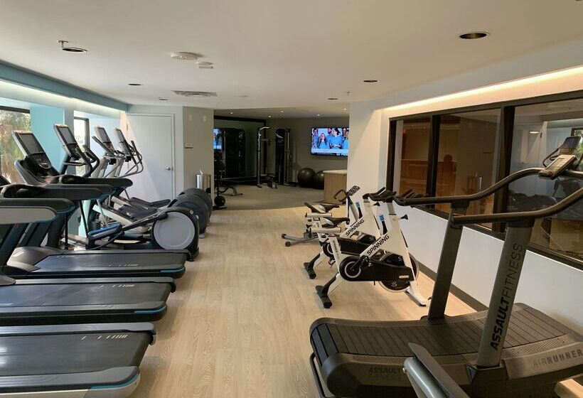 בית מלון כפרי Doubletree By Hilton Tampa Rocky Point Waterfront