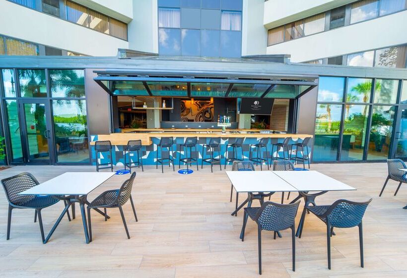 בית מלון כפרי Doubletree By Hilton Tampa Rocky Point Waterfront