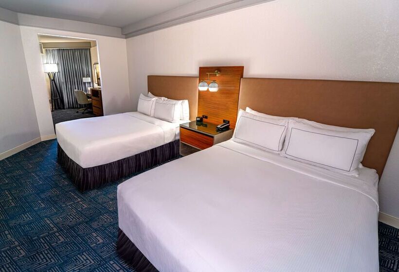 בית מלון כפרי Doubletree By Hilton Tampa Rocky Point Waterfront