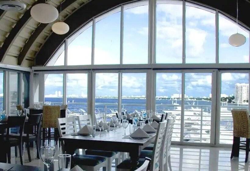 Doubletree By Hilton Grand Hotel Biscayne Bay