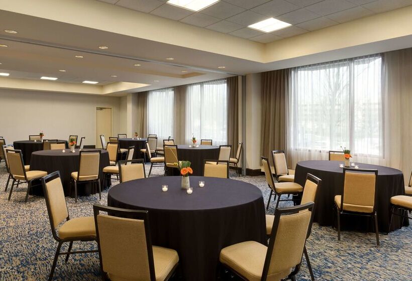 هتل Embassy Suites By Hilton Boston Waltham
