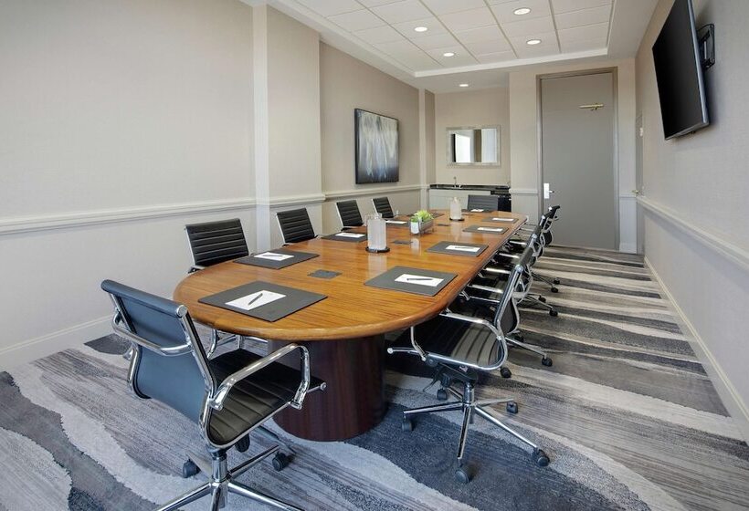 בית מלון כפרי Embassy Suites By Hilton Detroit Troy Auburn Hills