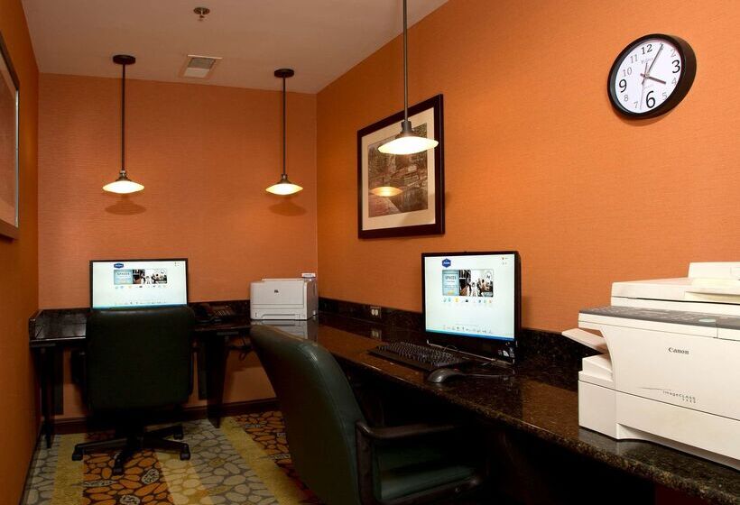 هتل Hampton Inn Alexandria/pentagon South