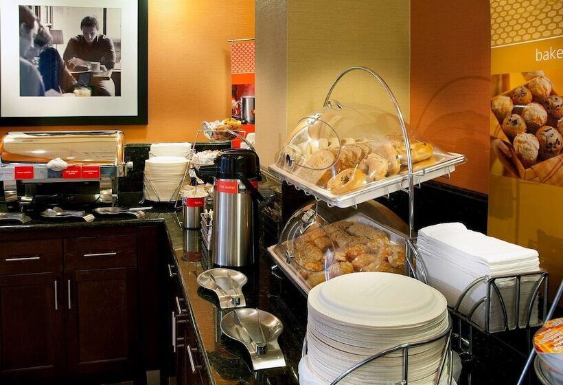 هتل Hampton Inn Alexandria/pentagon South