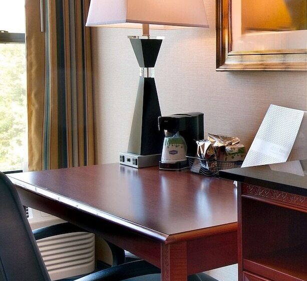 هتل Hampton Inn Alexandria/pentagon South