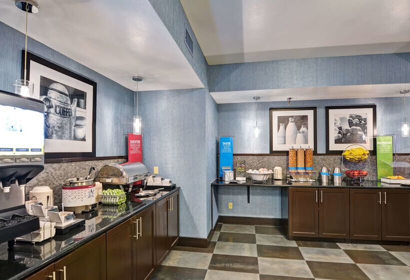 هتل Hampton Inn State College