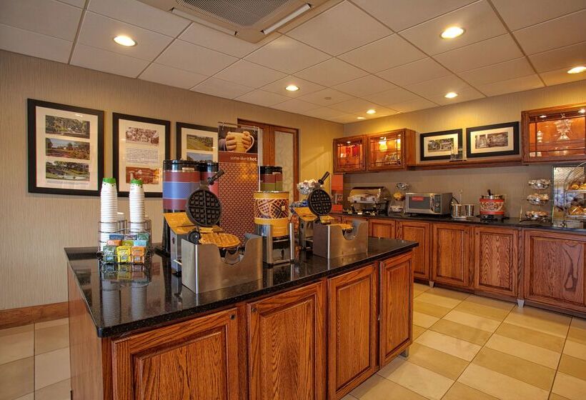هتل Hampton Inn Wheeling