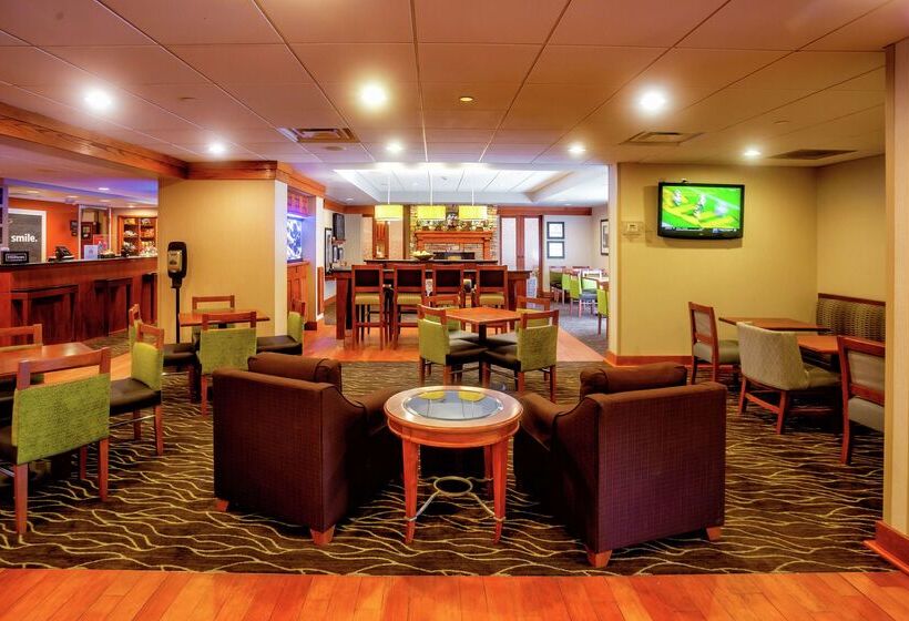 هتل Hampton Inn Wheeling