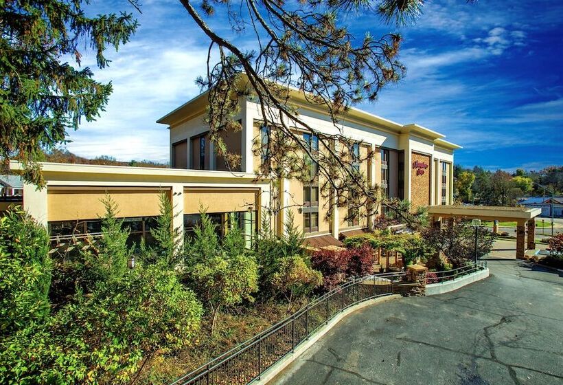 هتل Hampton Inn Wheeling