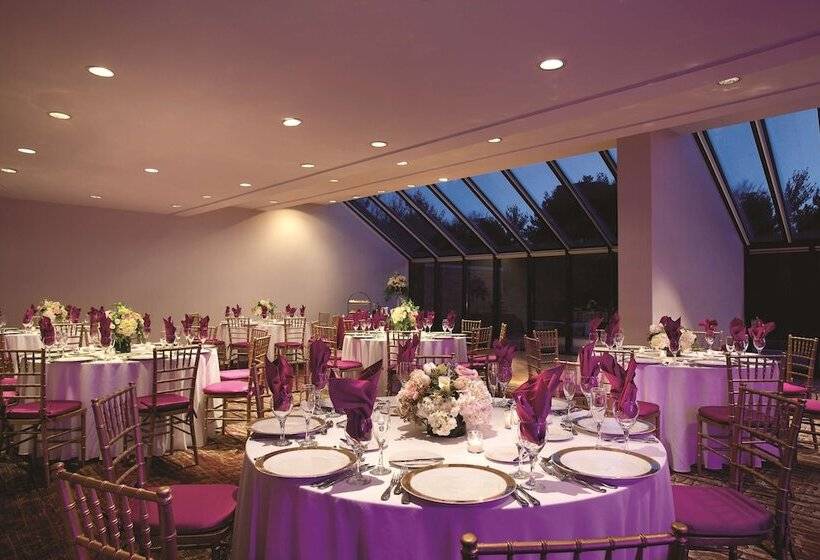 هتل Hilton Boston/dedham