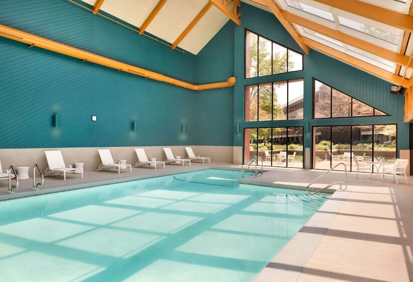 هتل Hilton Boston/dedham