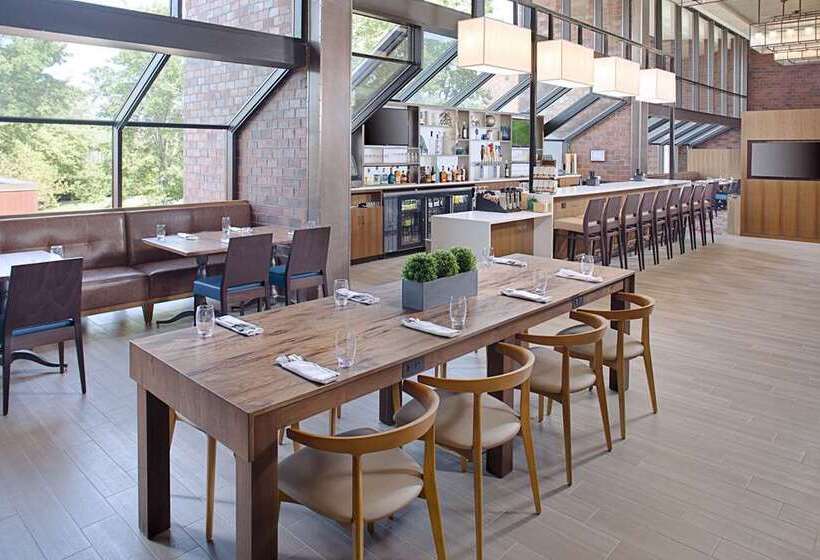 هتل Hilton Boston/dedham