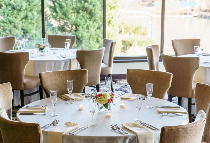 호텔 Hilton Charlotte University Place