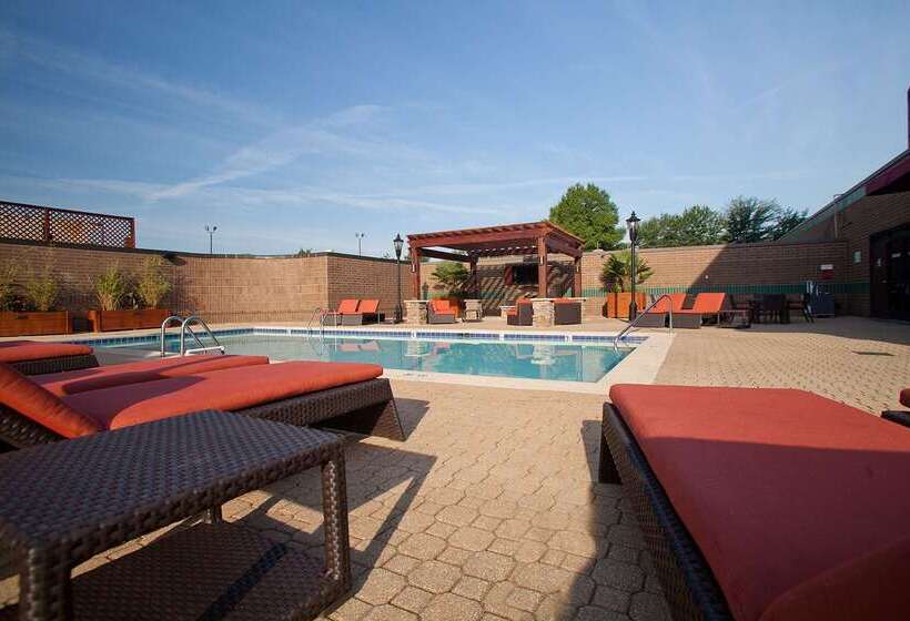 호텔 Hilton Charlotte University Place