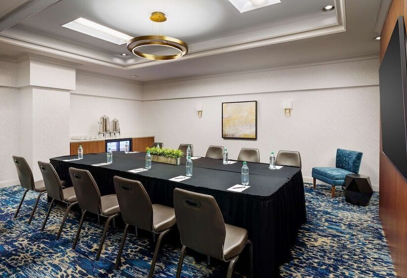 호텔 Hilton Charlotte University Place