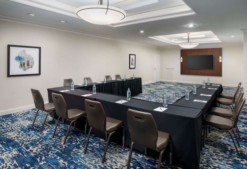 호텔 Hilton Charlotte University Place