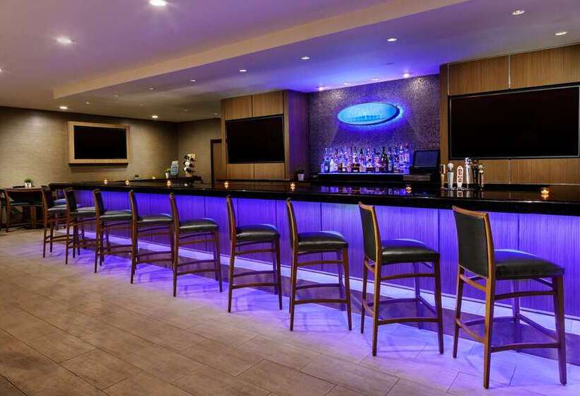 호텔 Hilton Charlotte University Place