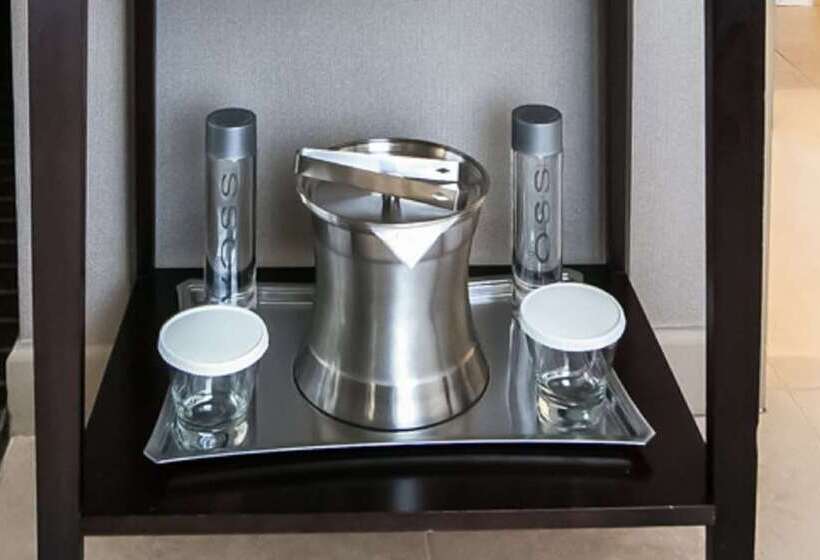 호텔 Hilton Charlotte University Place