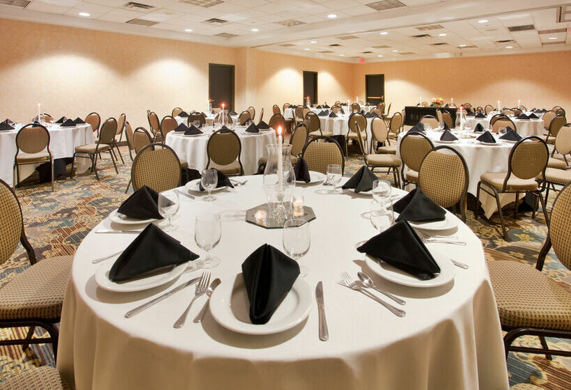 בית מלון כפרי Holiday Inn Country Club Plaza