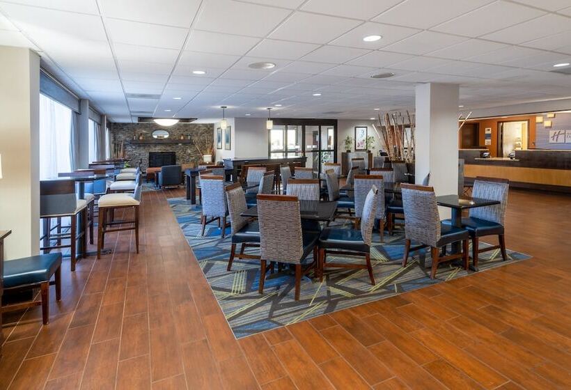 Отель Holiday Inn Express Forsyth, An Ihg