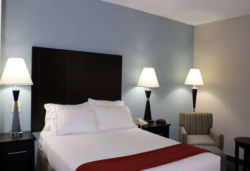 Отель Holiday Inn Express Forsyth, An Ihg