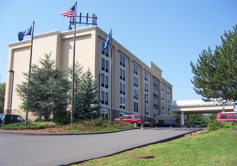 فندق Holiday Inn Express Wilkes Barre East, An Ihg